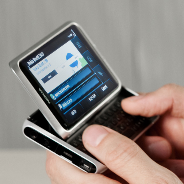 Nokia E7: QWERTY-коммуникатор с 4-дюймовым ёмкостным AMOLED-дисплеем-12