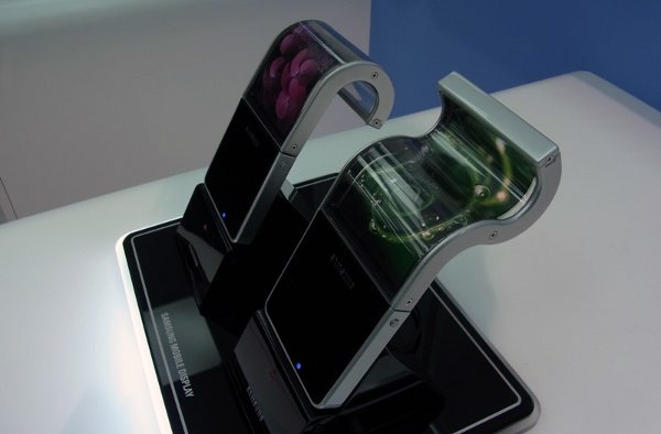 Новые снимки гибкого 4.5-дюймового дисплея Samsung-2