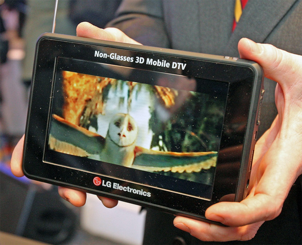 У LG есть 4.3-дюймовый 3D-дисплей-2