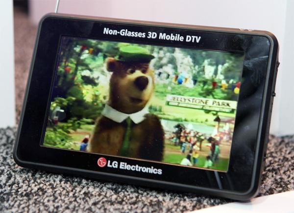 У LG есть 4.3-дюймовый 3D-дисплей-3