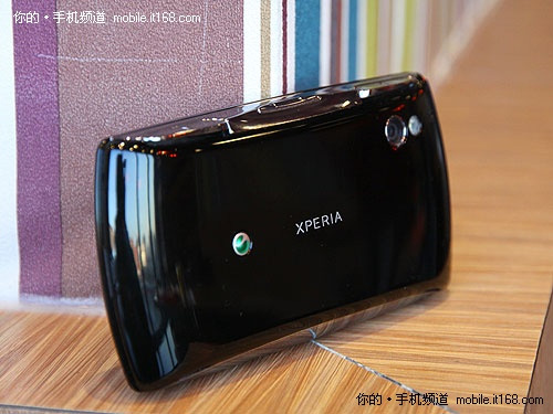 Игровой Android-смартфон Sony Ericsson XPERIA Play отснят и обмерян-6