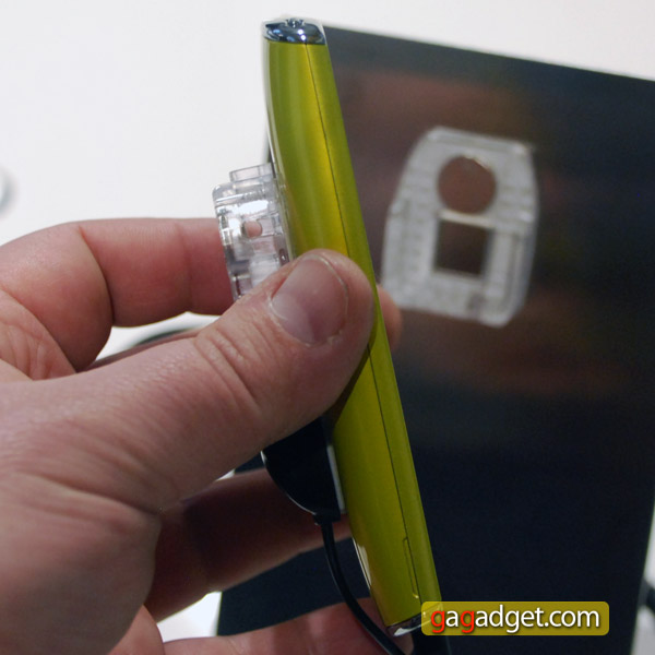 MWC 2011: Android-смартфоны Acer Iconia Smart, beTouch E210 и Liquid Mini своими глазами (видео)-26