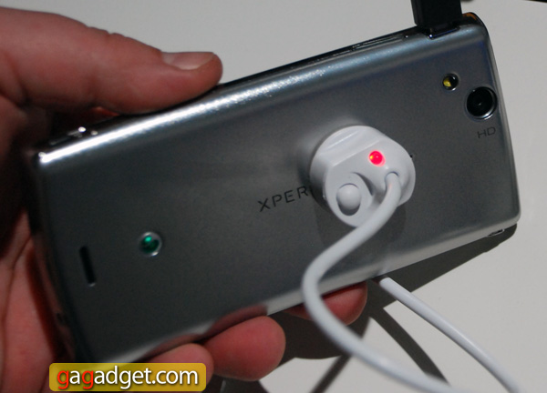 MWC 2011: смартфоны Sony Ericsson XPERIA Neo и Pro своими глазами (видео)-16