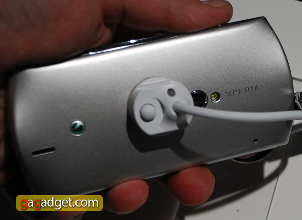 MWC 2011: смартфоны Sony Ericsson XPERIA Neo и Pro своими глазами (видео)-3
