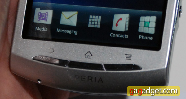 MWC 2011: смартфоны Sony Ericsson XPERIA Neo и Pro своими глазами (видео)-6