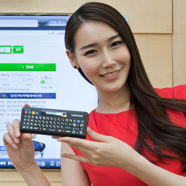 Samsung выпускает пульт для телевизоров класса SmartTV с QWERTY-клавиатурой