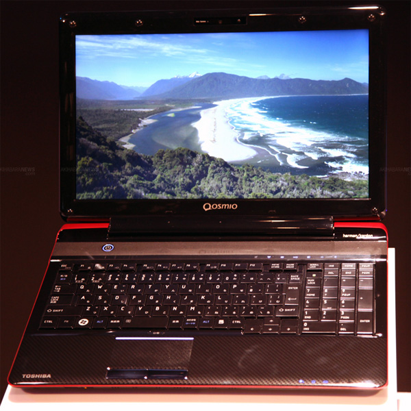 Toshiba dynabook T851/D8CR: первый серийный ноутбук с автостереоскопическим 3D-экраном