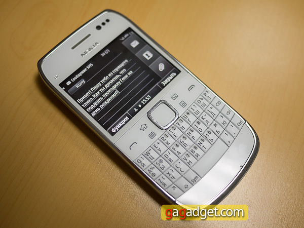 Nokia E6 своими глазами: Symbian Anna и чехол-бампер