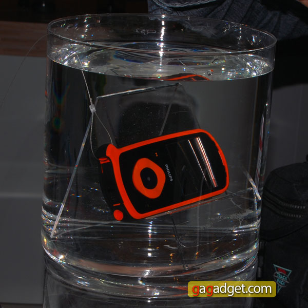 Philips представила на IFA 2011 линейку карманных FullHD-видеокамер ESee-12