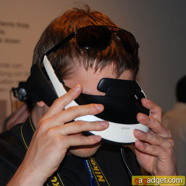 Носимый 3D-дисплей Sony HMZ-T1 своими глазами