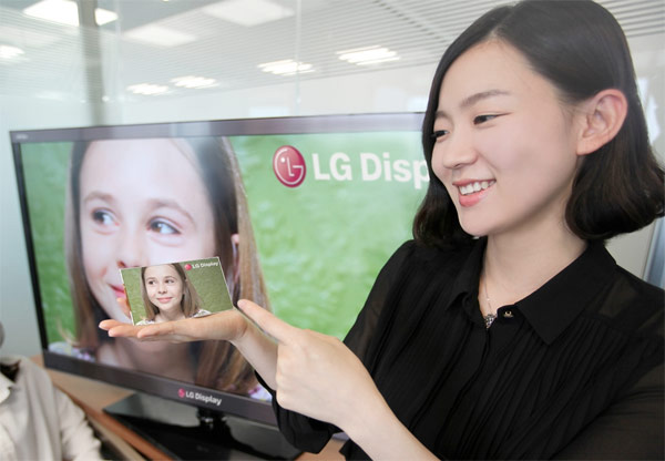 LG демонстрирует 5-дюймовый дисплей с разрешением FullHD