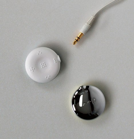 Tactile MP3. Плеер в перламутровой пуговице