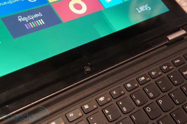 Занятия йогой с гибридом ноутбука и планшета Lenovo IdeaPad Yoga на Windows 8-11