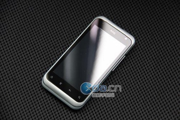 Живые фото смартфона HTC Bliss и скриншоты интерфейса HTC Sense 3.5-2
