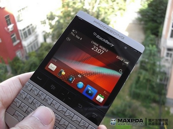 Шпионские фото смартфона BlackBerry 9980-2