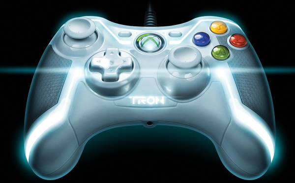 Контроллеры для Xbox 360 и PS3 в стиле TRON
