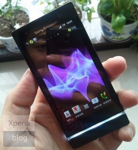 Шпионские фото смартфона Sony Ericsson ST25i Kumquat