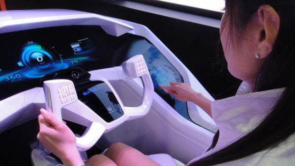 Концепт автомобильного 3D-интерфейса в электрокаре Mitsubishi EMIRAI