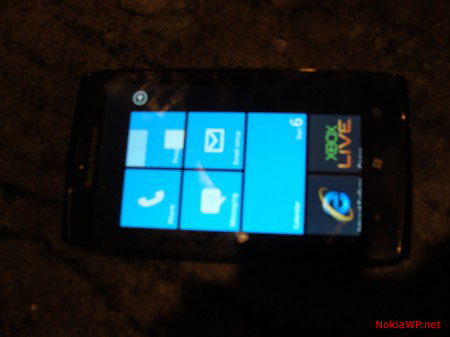 Шпионские фото раннего прототипа QWERTY-смартфона Sony Ericsson на WP7-5