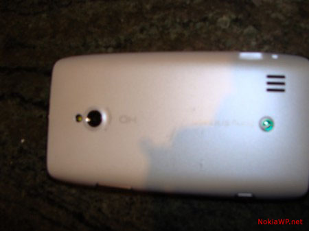 Шпионские фото раннего прототипа QWERTY-смартфона Sony Ericsson на WP7-4
