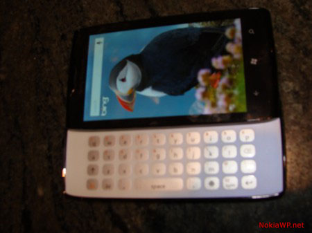Шпионские фото раннего прототипа QWERTY-смартфона Sony Ericsson на WP7