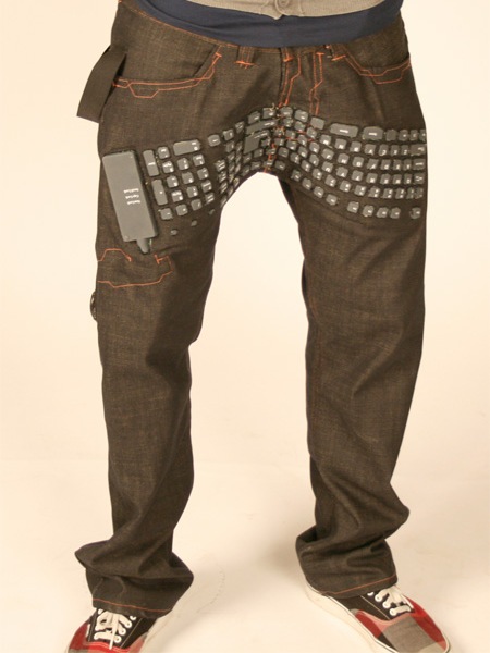 Портативней некуда: штаны со встроенными клавиатурой, мышкой и колонками-4