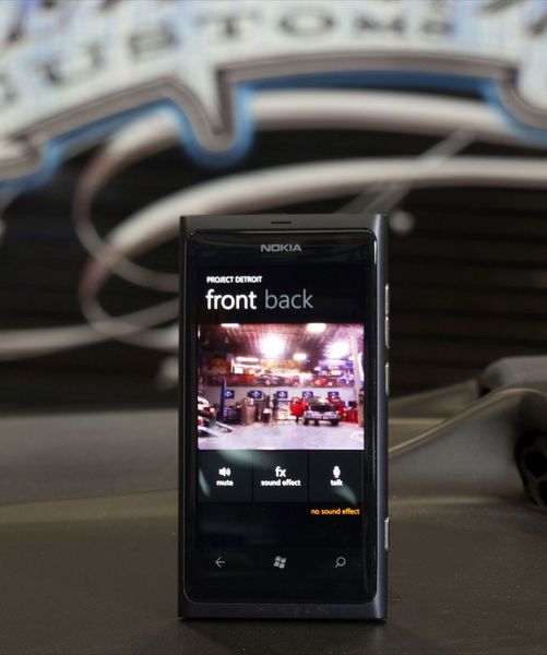 Microstang: как Ford Mustang напичкали электроникой на Windows 8 и контроллером Kinect-7