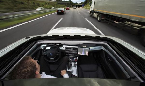 Хэндс-фри за рулем: автопилот в BMW 5 на немецком автобане показал себя молодцом