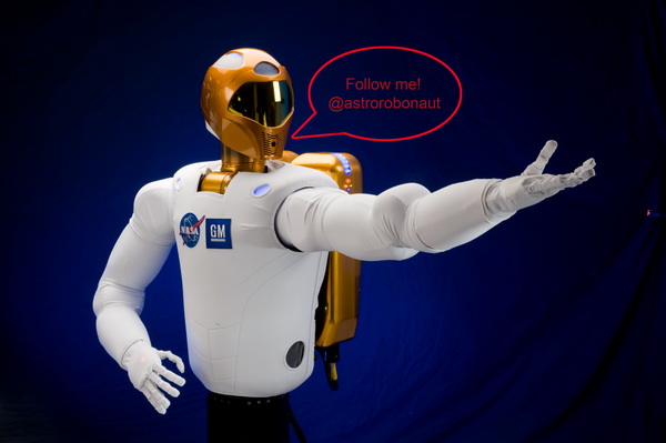 Следуйте за роботом-астронавтом: R2 в твиттере 
