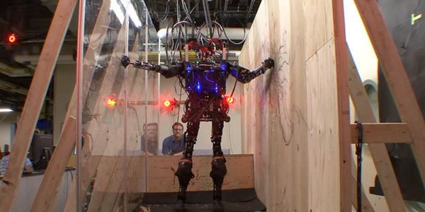 Atlas: робот компании DARPA, способный прыгать и карабкаться (видео)