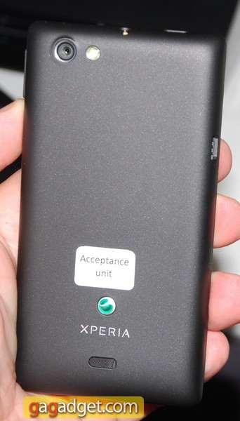 Презентация: смартфоны Sony Xperia Ion, go, tipo, miro, acro S своими глазами (+ цены)-23
