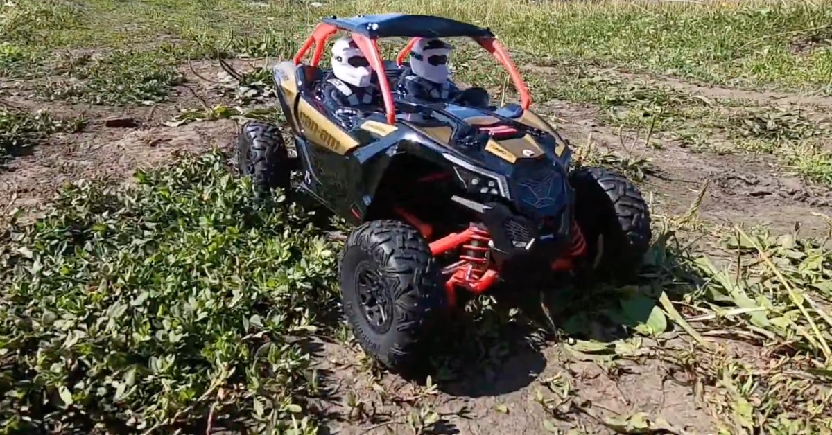 1:18 AXIAL JR. CAN-AM YETI MAVERICK X3 rock racer