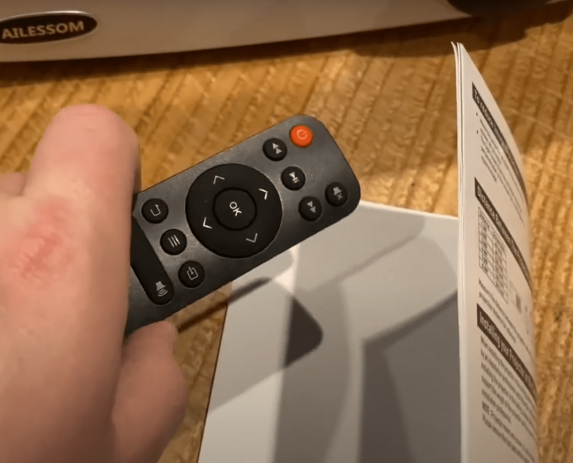 AILESSOM 308P LED Projector