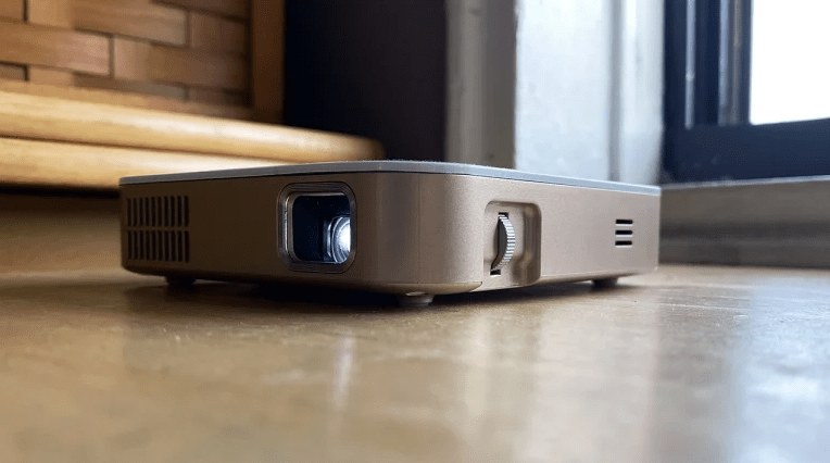 Kodak Luma 350 pico projector