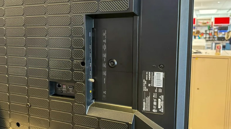 Hisense 55U8N TV for bright room