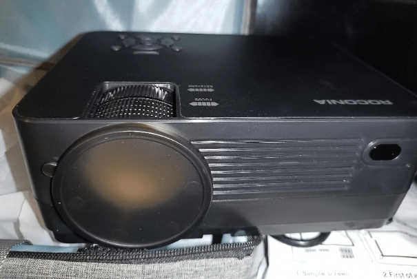 Roconia Q6 LCD Projector