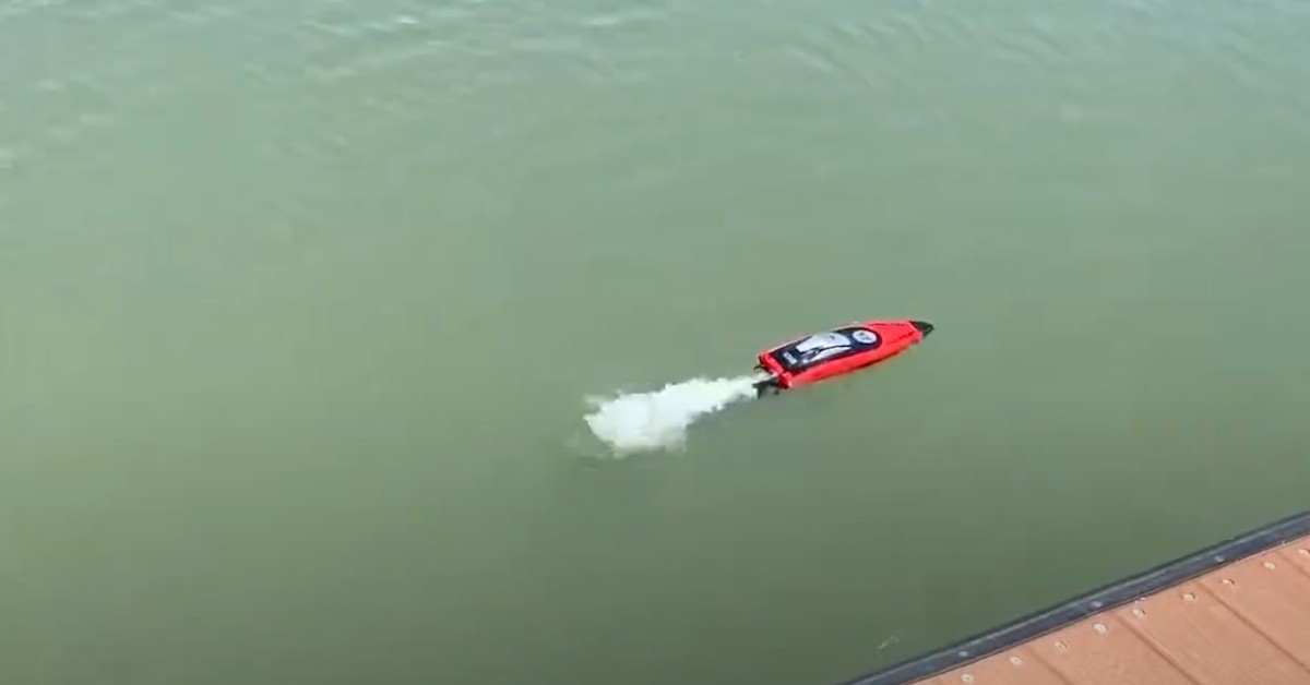 Altair AA102 remote control boat for lake