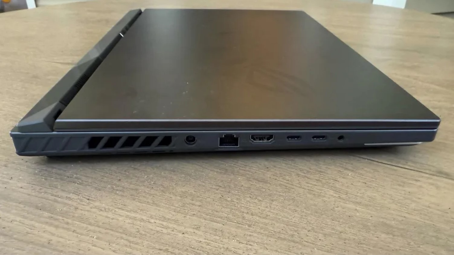 ROG Strix G16 versus ROG Zephyrus G16