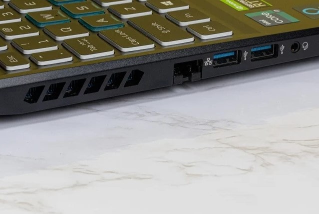 Acer Predator Helios 300 PC portable calibration moteur