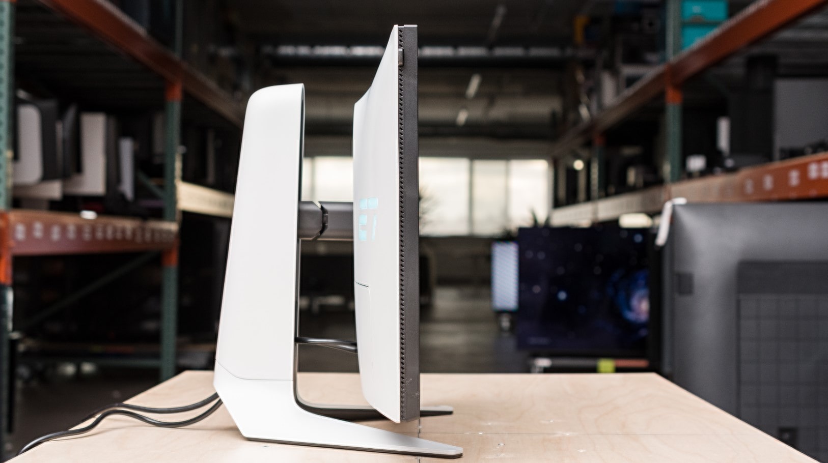 Alienware AW2723DF tournament gaming monitor