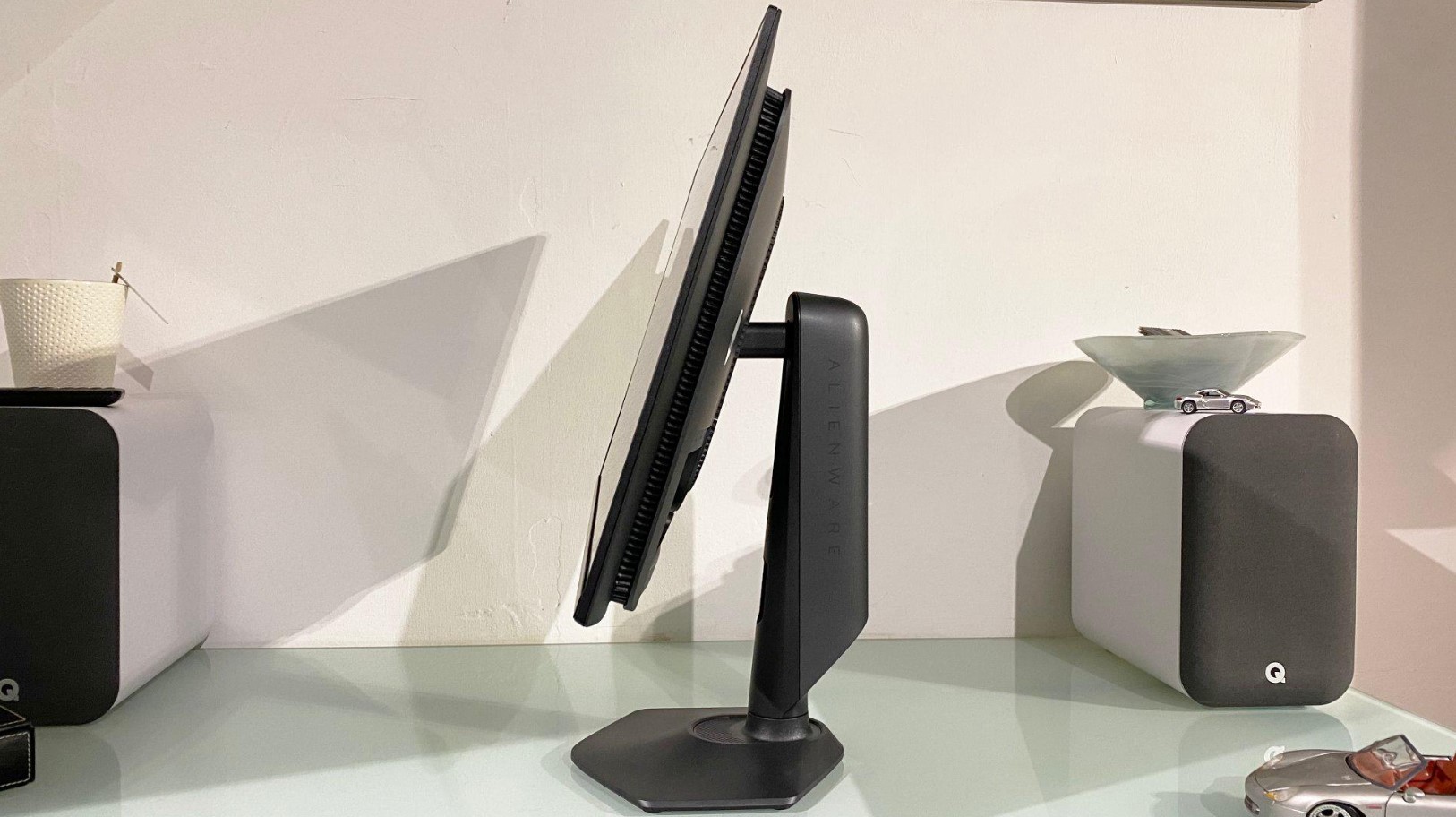 Alienware AW2725DF QD-OLED monitor