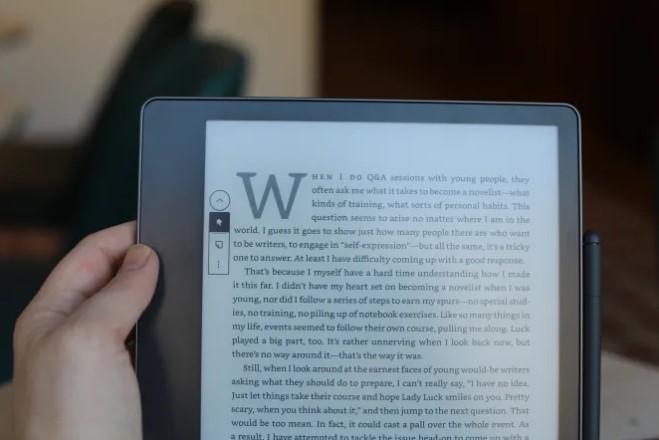 Amazon Kindle Scribe e-ink writing tablet