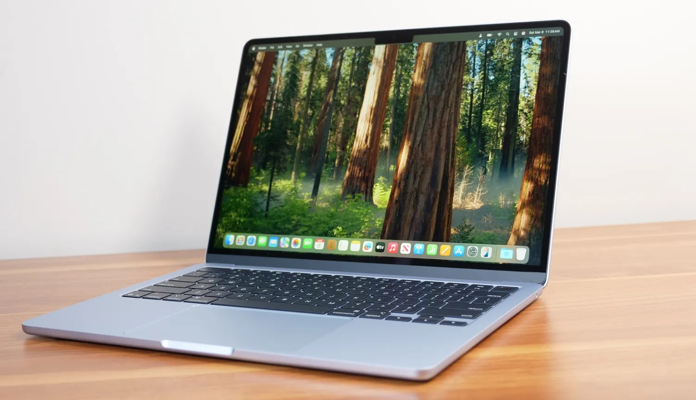 Apple MacBook Air 13 M4 lightweight laptop for travel