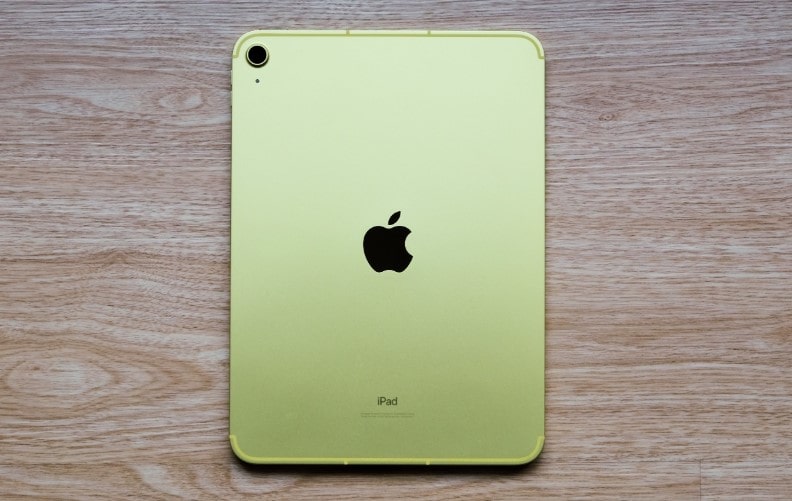 Apple iPad (10th Generation) tablet to read books