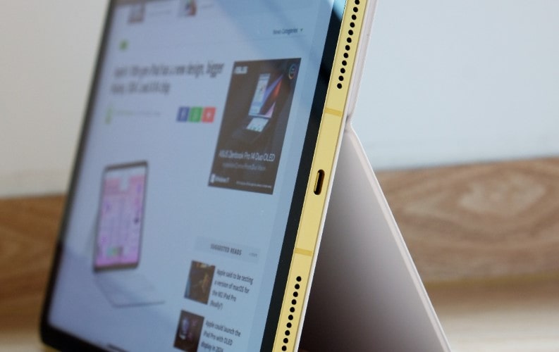 Apple iPad (10th Generation) tablet for reading