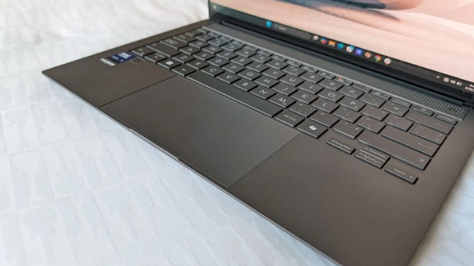 Zenbook S14 versus Macbook Air M4