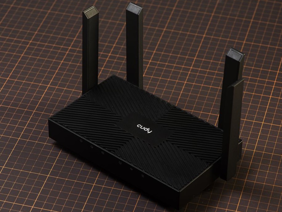 Cudy WR3000 compact VPN router
