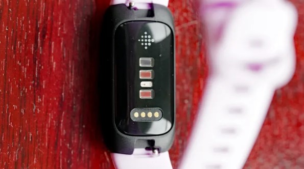 mi band 9 or Fitbit Inspire 3