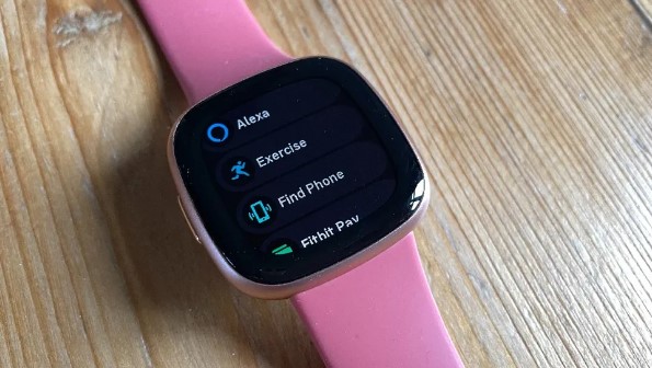 Versa 4 contre Active 2