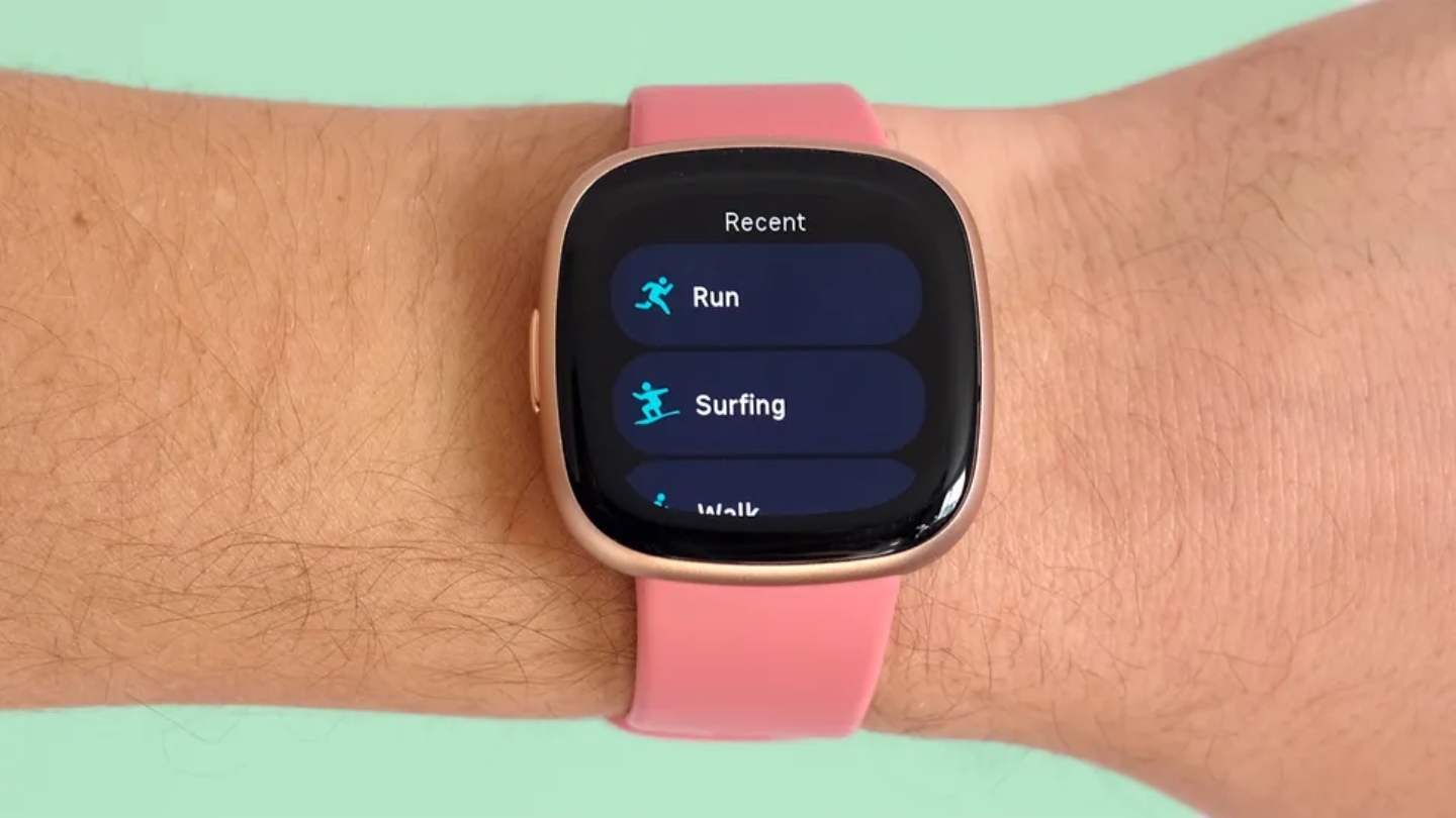 Fitbit Versa 4 cheap smartwatch GPS tracking
